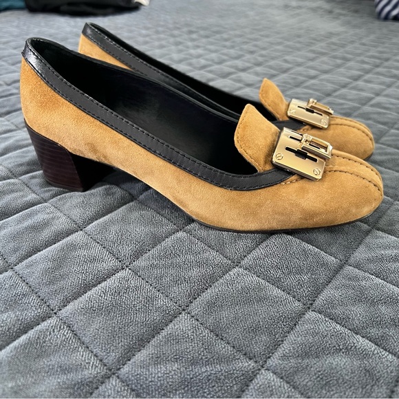 Tory Burch Heels Women’s 7.5 Howie Mid Heel Pump Suede Shoes Camel Tan - Picture 1 of 15